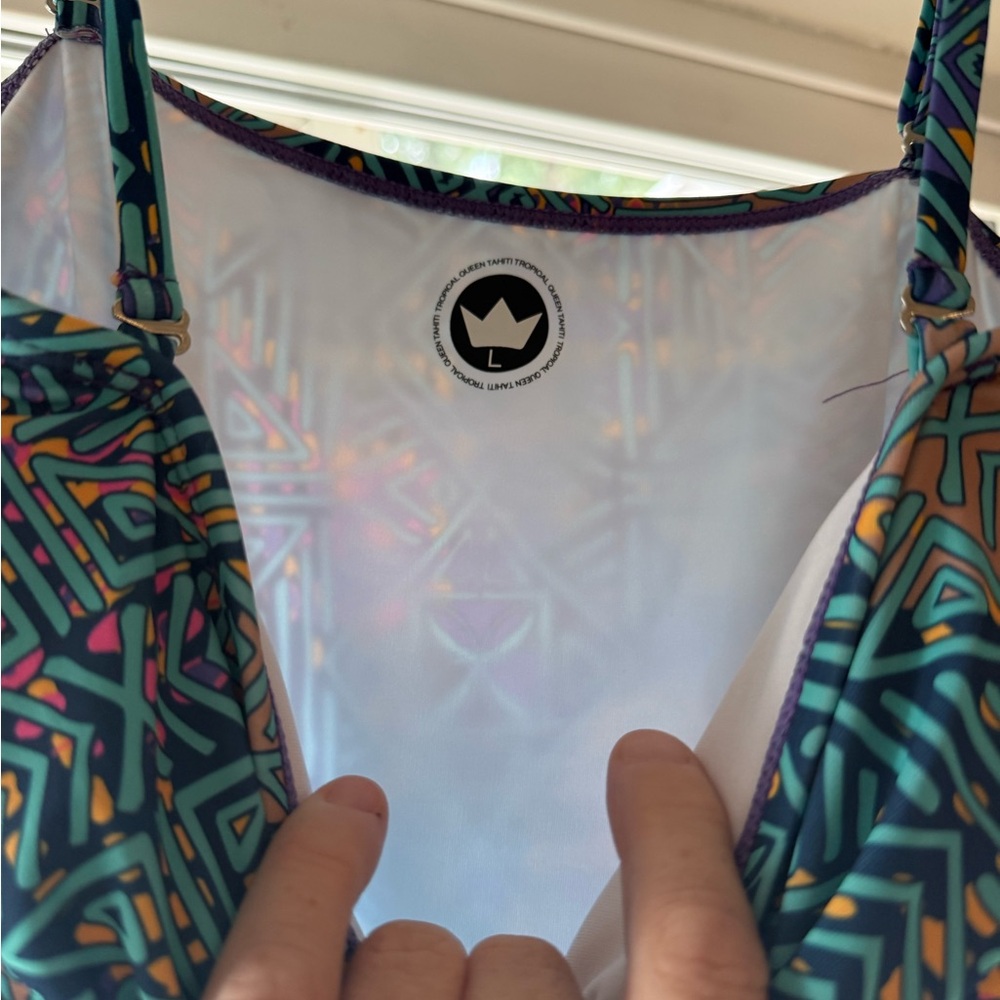 Geometric Patterned Swimsuit - Picture 6 of 6